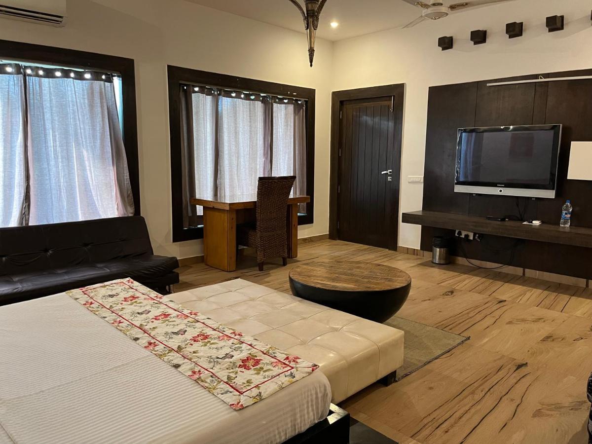 Aakritii Hotels Gurgáon Kültér fotó