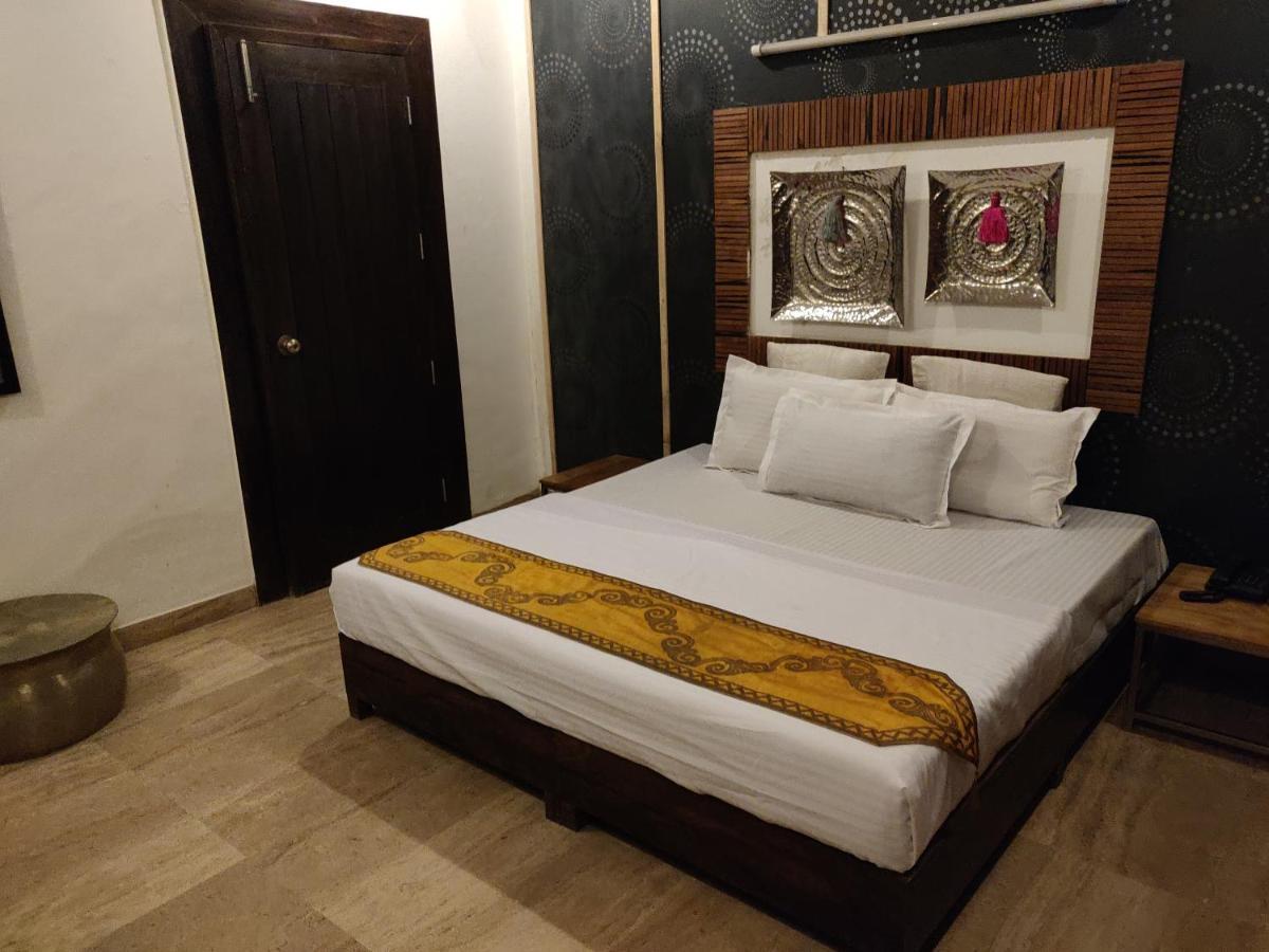 Aakritii Hotels Gurgáon Kültér fotó